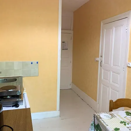 Cosy En Centre A Les Bains 20 M² + Balcon Apartment