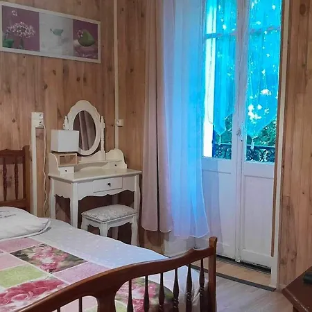Cosy En Centre A Les Bains 20 M² + Balcon