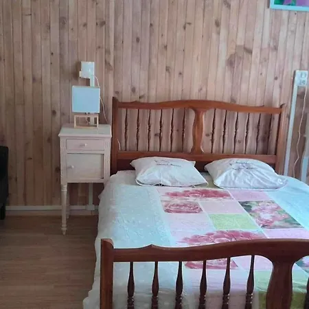 Appartement Cosy à Néris-les-bains, 20 M², Balcon Avec Vue