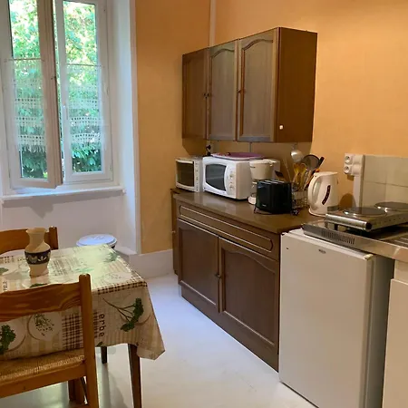 Cosy à Néris-les-bains, 20 M², Balcon Avec Vue Appartement Néris-les-Bains