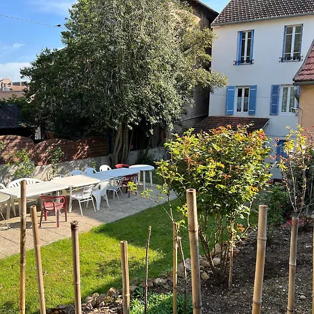 Cosy à Néris-les-bains, 20 M², Balcon Avec Vue