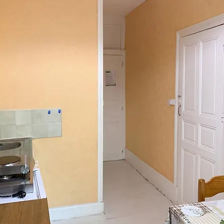 Cosy A Neris-les-bains, 20 M², Balcon Avec Vue شقة *