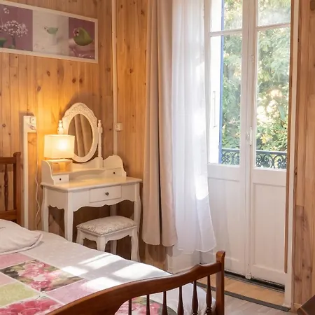 Cosy A Neris-les-bains, 20 M², Balcon Avec Vue