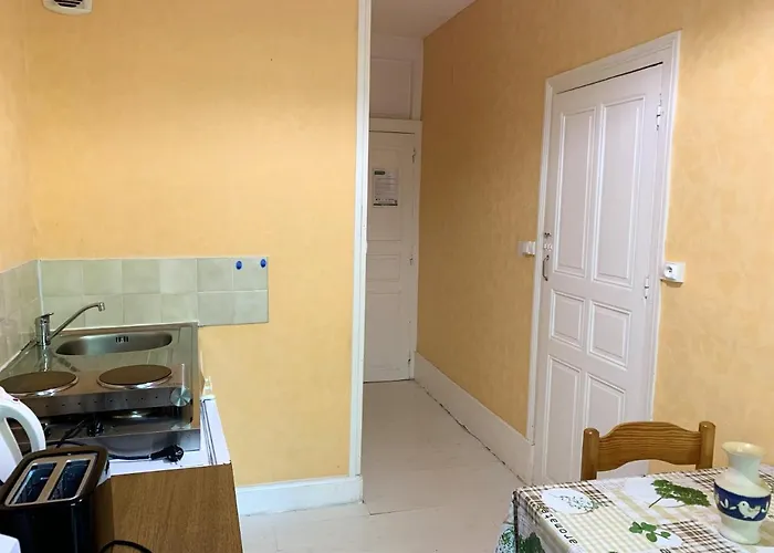 Cosy A Neris-les-bains, 20 M², Balcon Avec Vue Apartmán