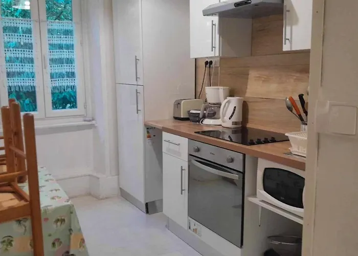 Cosy A Neris-les-bains, 20 M², Balcon Avec Vue